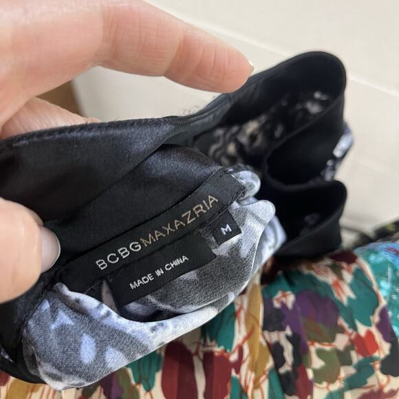 BCBG MaxAzria Blouse Top sz Medium Black Blue Paisley Satin Modest Church Career - Picture 8 of 8